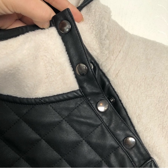 Abercrombie and Fitch Crème and Black Pleather
Snap Up Fleece Pullover Size L - Picture 9 of 11